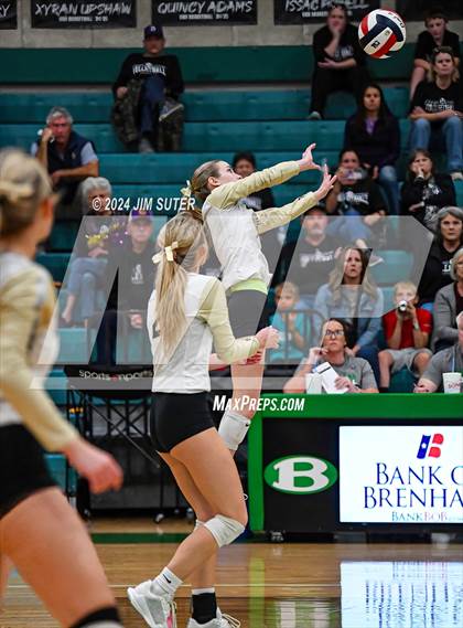 Thumbnail 2 in D'Hanis vs Round Top-Carmine (UIL Volleyball 1A Region III Semifinal) photogallery.