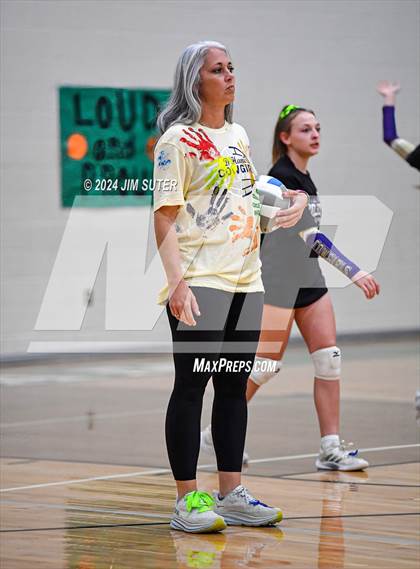 Thumbnail 2 in D'Hanis vs Round Top-Carmine (UIL Volleyball 1A Region III Semifinal) photogallery.