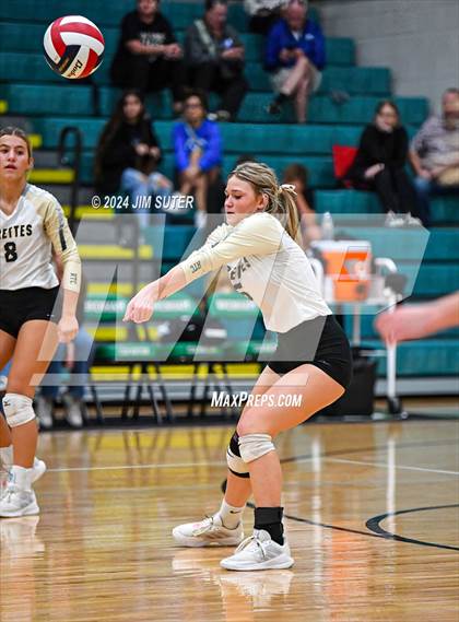 Thumbnail 3 in D'Hanis vs Round Top-Carmine (UIL Volleyball 1A Region III Semifinal) photogallery.