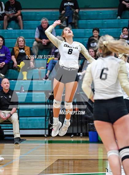 Thumbnail 2 in D'Hanis vs Round Top-Carmine (UIL Volleyball 1A Region III Semifinal) photogallery.