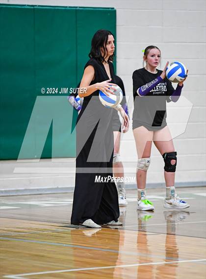 Thumbnail 2 in D'Hanis vs Round Top-Carmine (UIL Volleyball 1A Region III Semifinal) photogallery.