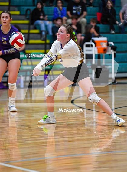 Thumbnail 1 in D'Hanis vs Round Top-Carmine (UIL Volleyball 1A Region III Semifinal) photogallery.
