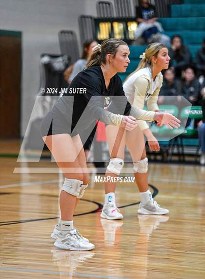 Thumbnail 1 in D'Hanis vs Round Top-Carmine (UIL Volleyball 1A Region III Semifinal) photogallery.