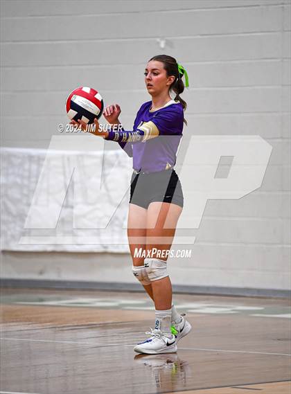 Thumbnail 3 in D'Hanis vs Round Top-Carmine (UIL Volleyball 1A Region III Semifinal) photogallery.