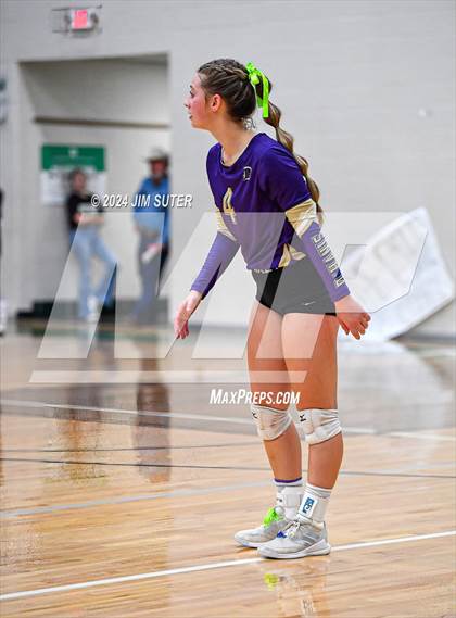 Thumbnail 3 in D'Hanis vs Round Top-Carmine (UIL Volleyball 1A Region III Semifinal) photogallery.