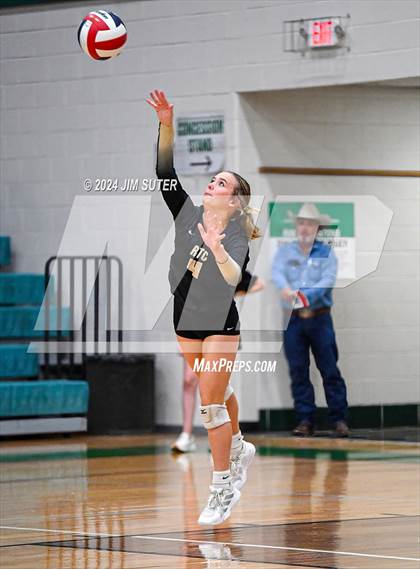 Thumbnail 3 in D'Hanis vs Round Top-Carmine (UIL Volleyball 1A Region III Semifinal) photogallery.