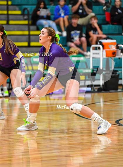 Thumbnail 3 in D'Hanis vs Round Top-Carmine (UIL Volleyball 1A Region III Semifinal) photogallery.
