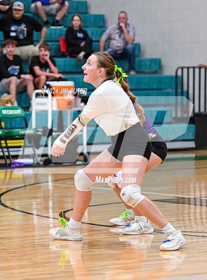 Thumbnail 3 in D'Hanis vs Round Top-Carmine (UIL Volleyball 1A Region III Semifinal) photogallery.
