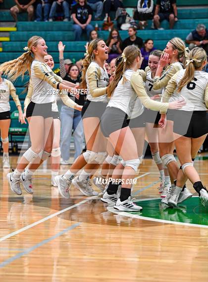 Thumbnail 3 in D'Hanis vs Round Top-Carmine (UIL Volleyball 1A Region III Semifinal) photogallery.