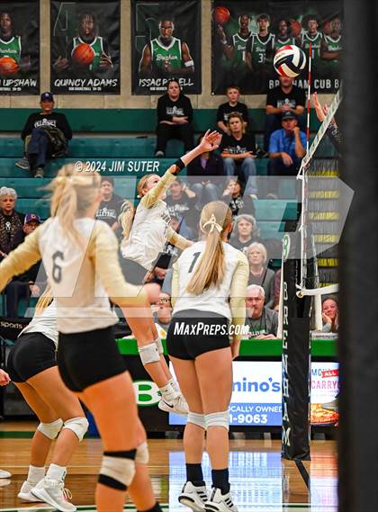 Thumbnail 3 in D'Hanis vs Round Top-Carmine (UIL Volleyball 1A Region III Semifinal) photogallery.