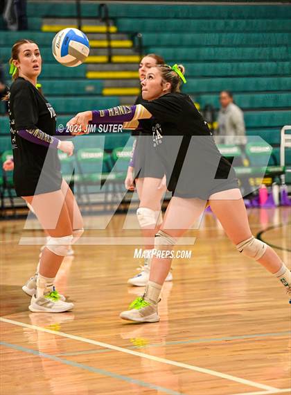 Thumbnail 3 in D'Hanis vs Round Top-Carmine (UIL Volleyball 1A Region III Semifinal) photogallery.