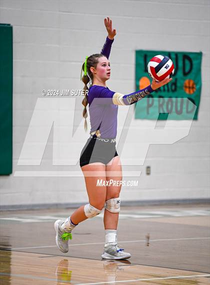 Thumbnail 2 in D'Hanis vs Round Top-Carmine (UIL Volleyball 1A Region III Semifinal) photogallery.