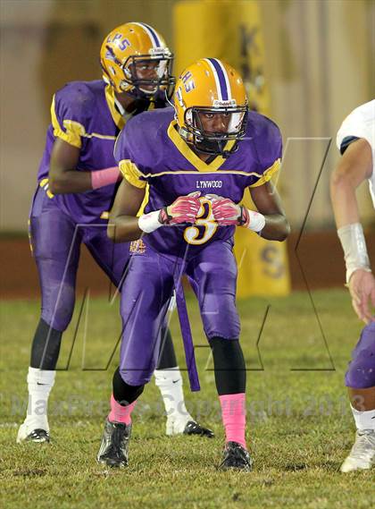 Thumbnail 3 in Lynwood vs. Firebaugh (Lynwood City Classic)  photogallery.