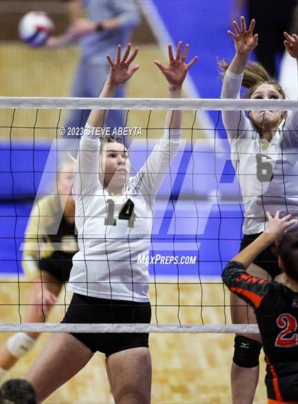 Thumbnail 3 in Jefferson Academy vs. Lamar (CHSAA 3A Contenders First Round) photogallery.