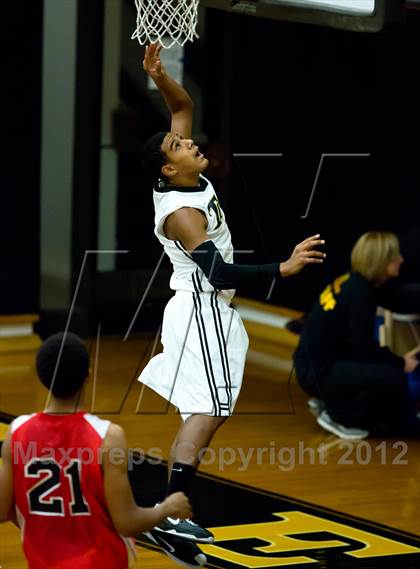 Thumbnail 1 in Chavez vs. Cordova (McDonald's Classic) photogallery.