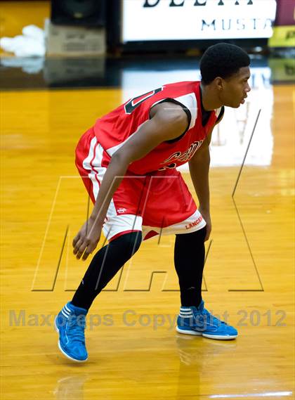 Thumbnail 3 in Chavez vs. Cordova (McDonald's Classic) photogallery.