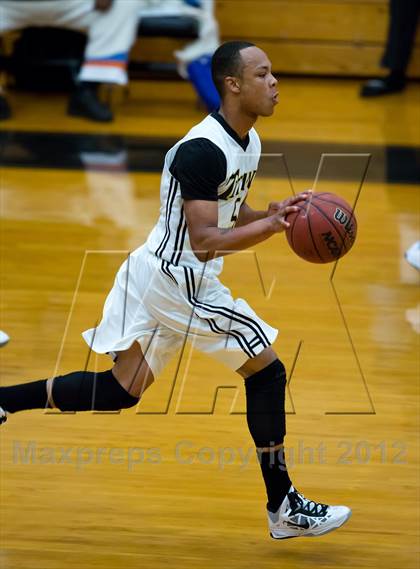 Thumbnail 2 in Chavez vs. Cordova (McDonald's Classic) photogallery.