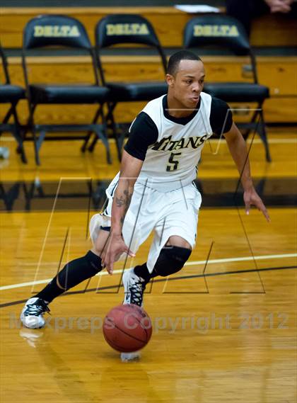 Thumbnail 3 in Chavez vs. Cordova (McDonald's Classic) photogallery.