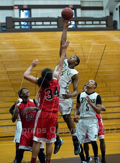 Thumbnail 3 in Chavez vs. Cordova (McDonald's Classic) photogallery.