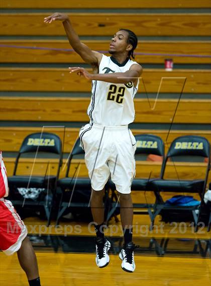 Thumbnail 2 in Chavez vs. Cordova (McDonald's Classic) photogallery.