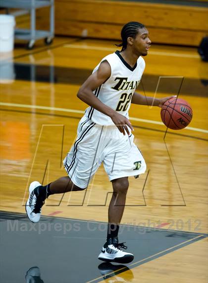 Thumbnail 2 in Chavez vs. Cordova (McDonald's Classic) photogallery.