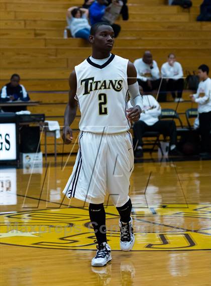 Thumbnail 2 in Chavez vs. Cordova (McDonald's Classic) photogallery.