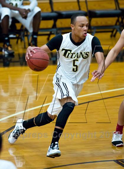 Thumbnail 1 in Chavez vs. Cordova (McDonald's Classic) photogallery.