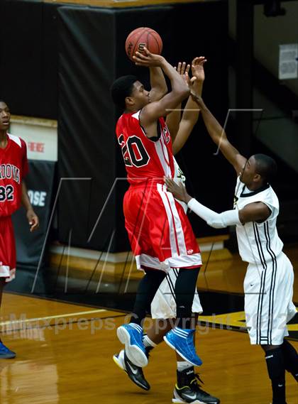Thumbnail 1 in Chavez vs. Cordova (McDonald's Classic) photogallery.