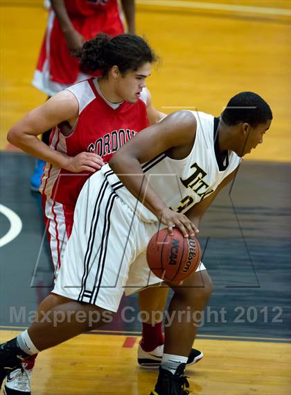 Thumbnail 2 in Chavez vs. Cordova (McDonald's Classic) photogallery.