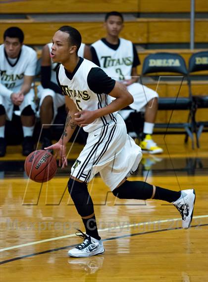 Thumbnail 3 in Chavez vs. Cordova (McDonald's Classic) photogallery.