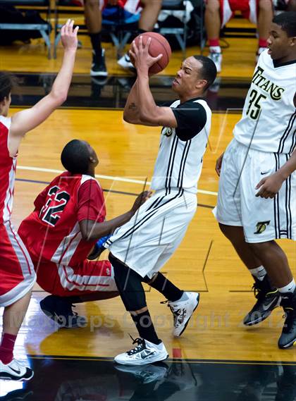 Thumbnail 1 in Chavez vs. Cordova (McDonald's Classic) photogallery.