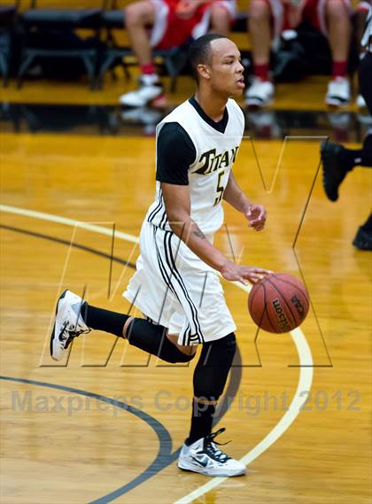 Thumbnail 2 in Chavez vs. Cordova (McDonald's Classic) photogallery.