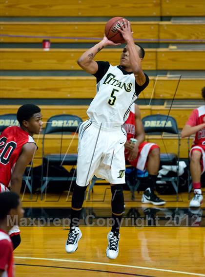 Thumbnail 1 in Chavez vs. Cordova (McDonald's Classic) photogallery.