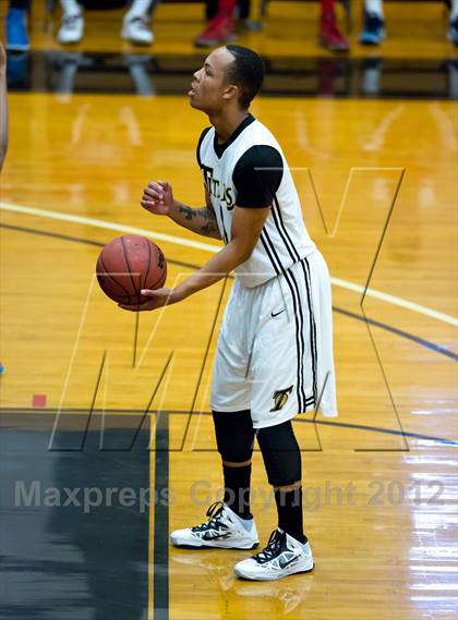 Thumbnail 3 in Chavez vs. Cordova (McDonald's Classic) photogallery.