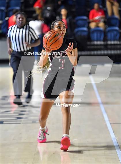 Thumbnail 1 in Pearland vs. Dickinson (RCS Sports Kickoff Classic) photogallery.