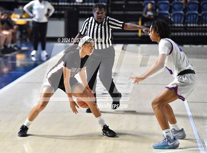 Thumbnail 3 in Pearland vs. Dickinson (RCS Sports Kickoff Classic) photogallery.