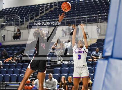 Thumbnail 2 in Pearland vs. Dickinson (RCS Sports Kickoff Classic) photogallery.
