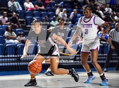 Thumbnail 1 in Pearland vs. Dickinson (RCS Sports Kickoff Classic) photogallery.