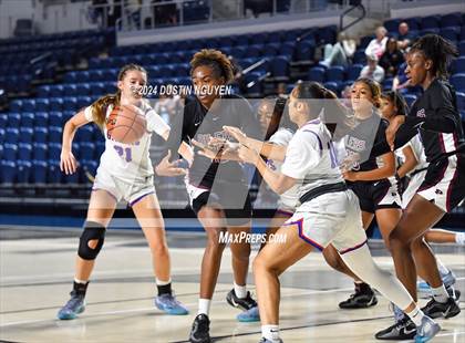 Thumbnail 2 in Pearland vs. Dickinson (RCS Sports Kickoff Classic) photogallery.