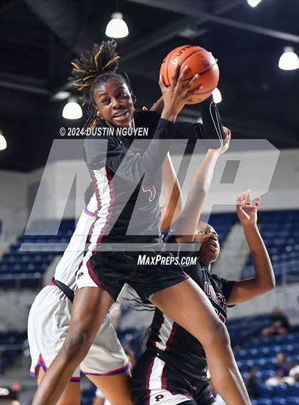 Thumbnail 1 in Pearland vs. Dickinson (RCS Sports Kickoff Classic) photogallery.