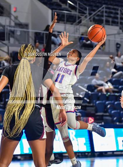 Thumbnail 1 in Pearland vs. Dickinson (RCS Sports Kickoff Classic) photogallery.