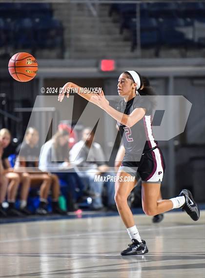 Thumbnail 1 in Pearland vs. Dickinson (RCS Sports Kickoff Classic) photogallery.