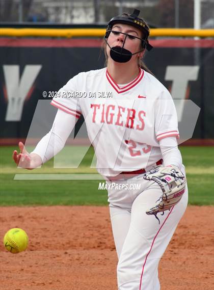 Thumbnail 2 in Katy vs Cinco Ranch photogallery.