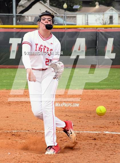 Thumbnail 3 in Katy vs Cinco Ranch photogallery.