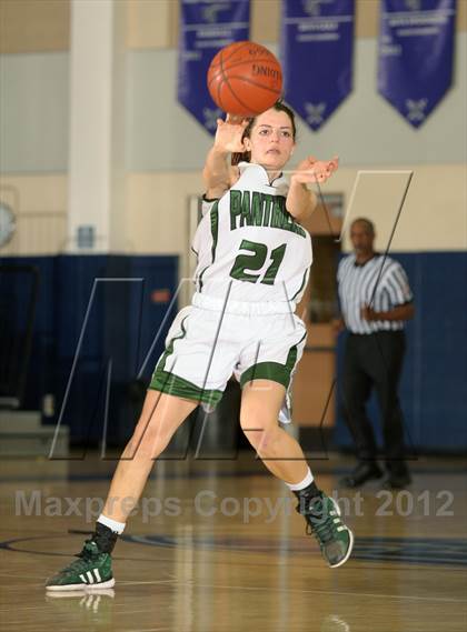 Thumbnail 3 in Perris vs. Mission Viejo (MaxPreps Holiday Classic) photogallery.