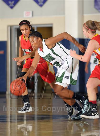 Thumbnail 3 in Perris vs. Mission Viejo (MaxPreps Holiday Classic) photogallery.