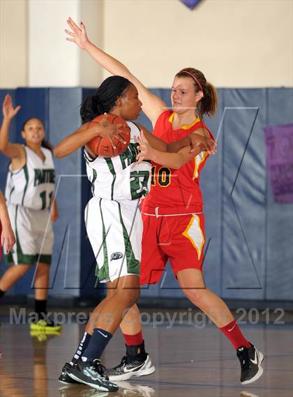 Thumbnail 2 in Perris vs. Mission Viejo (MaxPreps Holiday Classic) photogallery.