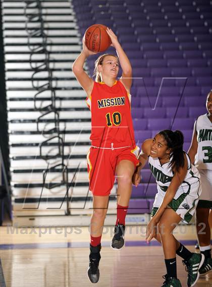 Thumbnail 3 in Perris vs. Mission Viejo (MaxPreps Holiday Classic) photogallery.