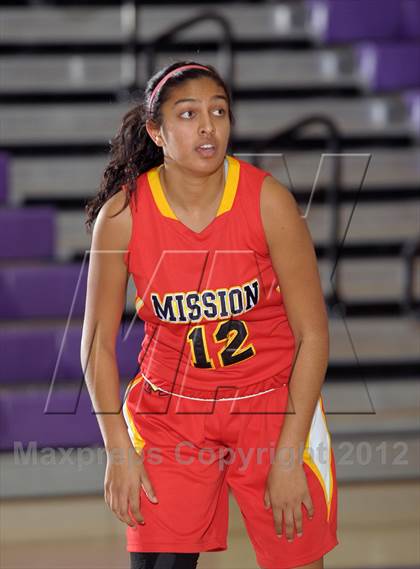 Thumbnail 2 in Perris vs. Mission Viejo (MaxPreps Holiday Classic) photogallery.