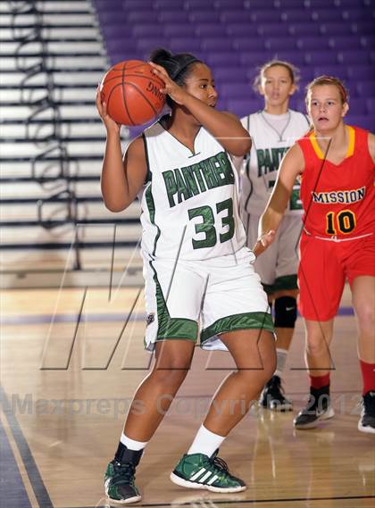 Thumbnail 2 in Perris vs. Mission Viejo (MaxPreps Holiday Classic) photogallery.
